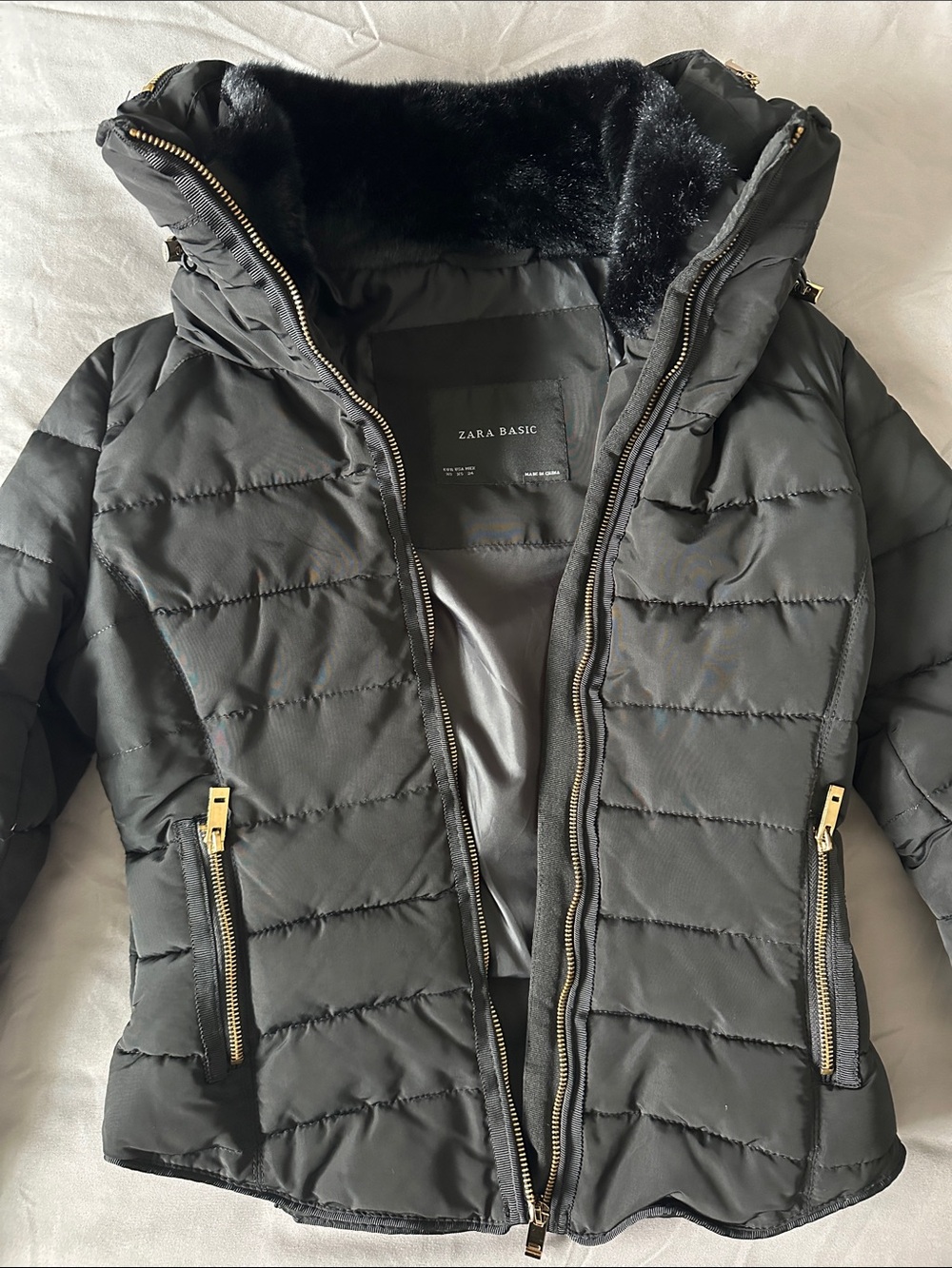 Zara Black Quilted Women’s Puffer Jacket with Faux Fur Hood
